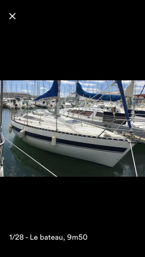 Botel Voilier A Quai *
